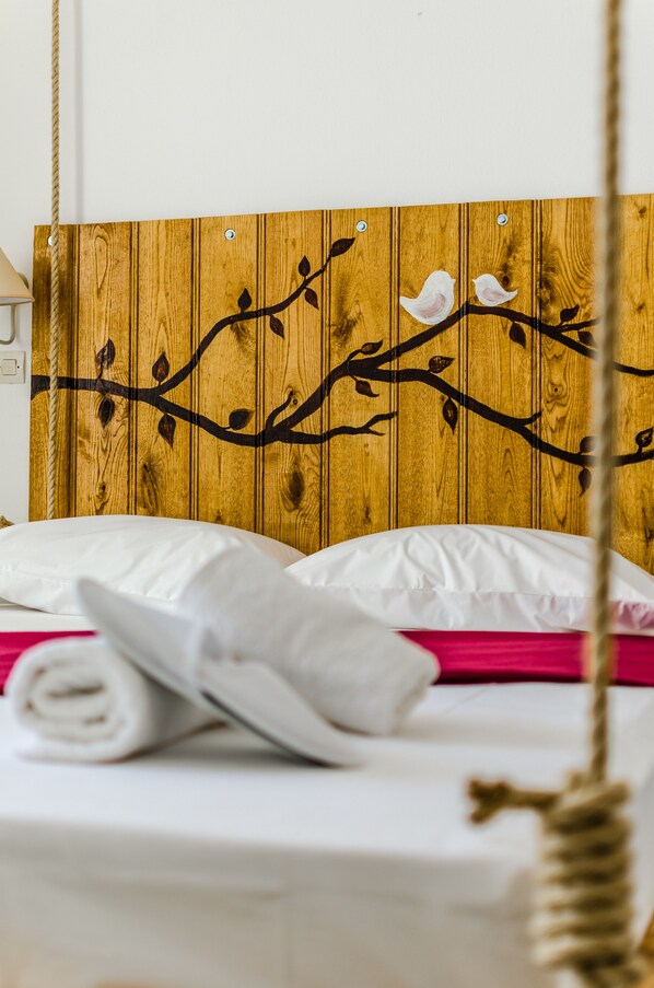 Appartement, 1 slaapkamer, uitzicht op bergen | Een bureau, geluiddichte muren, een strijkplank/strijkijzer, gratis wifi