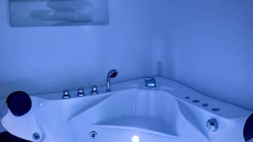 Indoor spa tub