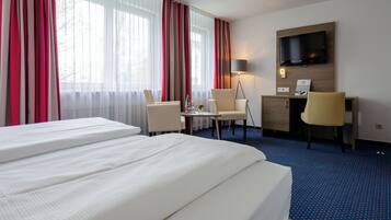 Habitación doble | Caja fuerte, escritorio, sistema de insonorización