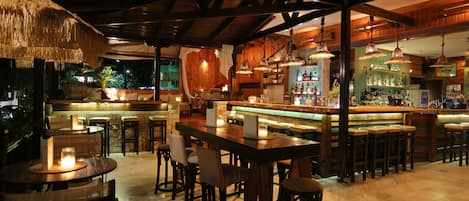 Bar (en la propiedad)