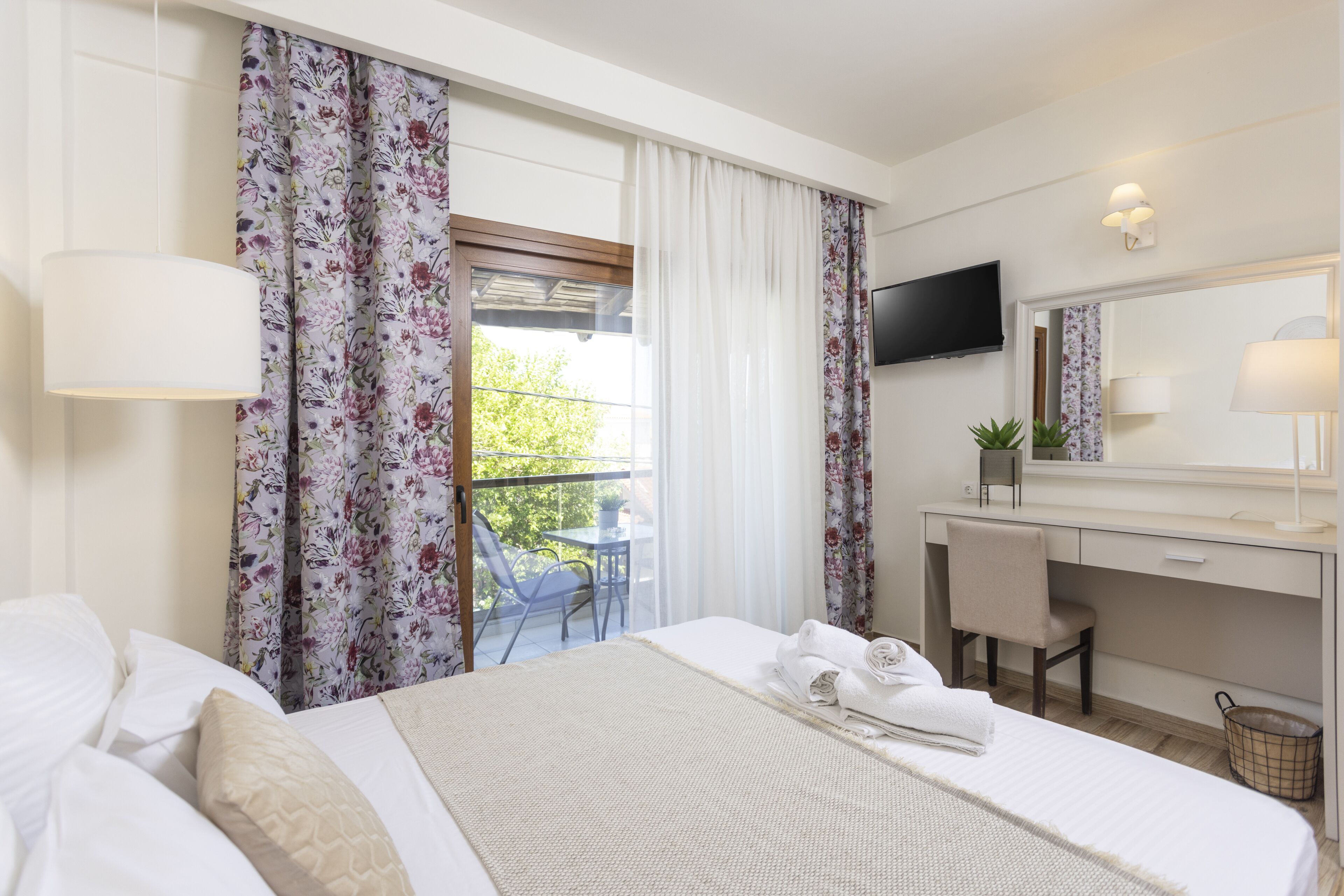 Superior Double Room (Small) | Hypo-allergenic bedding, minibar, free WiFi, bed sheets