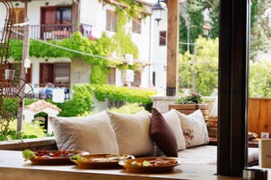 Desayuno a la carta diario (EUR 12 por persona)