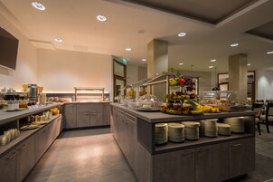 包含每日自助早餐