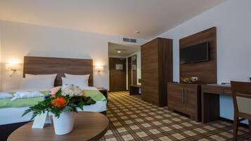 Allergikerbettwaren, Schreibtisch, BĂŒgeleisen/BĂŒgelbrett