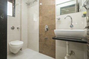 Standard Double Room | Bathroom - Hotel Midtown Andheri (Mumbai)