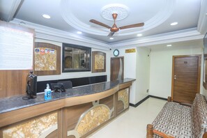 Quầy tiếp tân