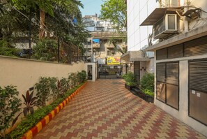 Free self-parking - Hotel Midtown Andheri (Mumbai)