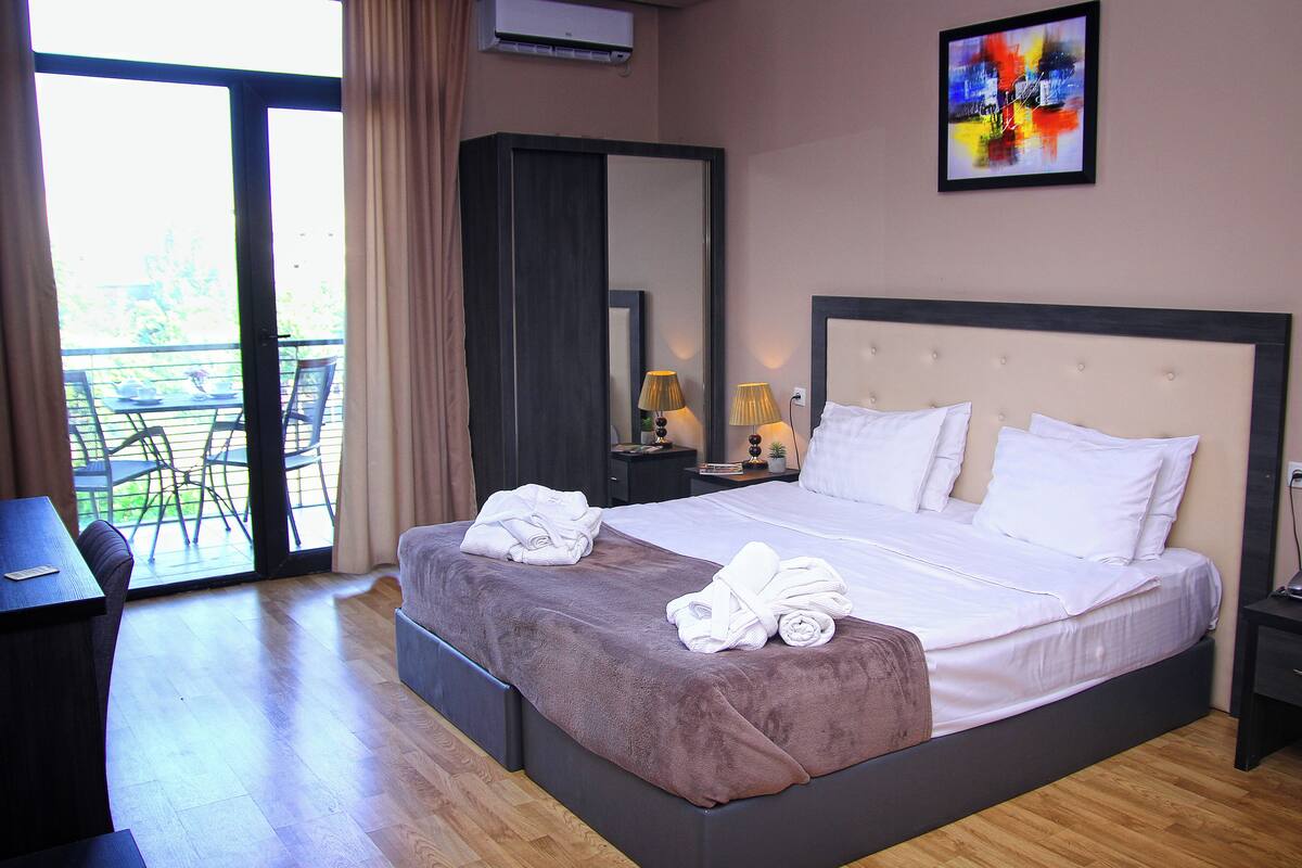 Premium bedding, minibar, in-room safe, desk