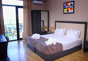 Deluxe Double or Twin Room | Premium bedding, minibar, in-room safe, desk - Hotel Rogalux (Tbilisi)