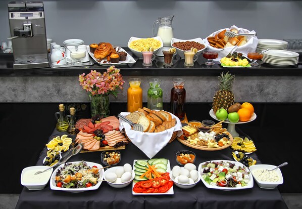 Free daily full breakfast - Hotel Rogalux (Tbilisi)