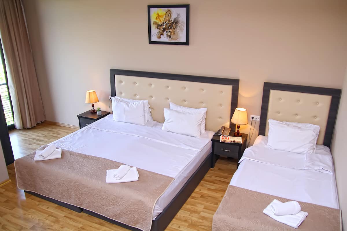 Standard Triple Room | Premium bedding, minibar, in-room safe, desk