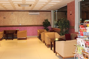 Lobby sitting area - Makarem Najed 2 (Riyadh)