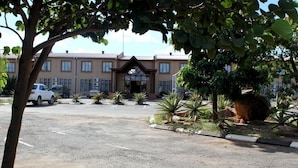 A building with a symmetrical facade, multiple windows, and a central entrance. - Adansonia Hotel (Francistown)