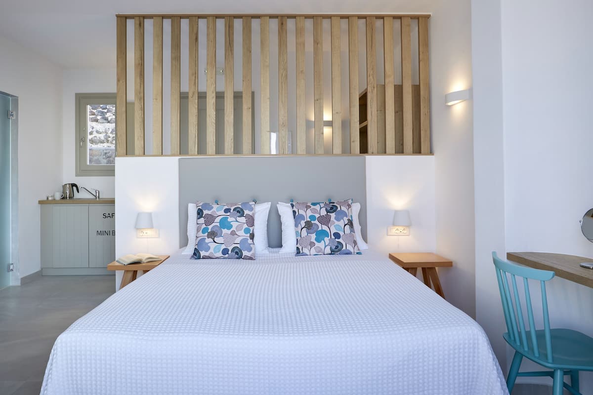 Deluxe Suite with Sea View & Outdoor Jacuzzi | 이집트산 면 시트, 고급 침구, 메모리폼 침대, 객실 내 금고