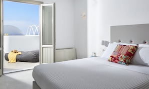 Egyptian cotton sheets, premium bedding, memory foam beds, in-room safe - Aperanto Suites (Santorini)