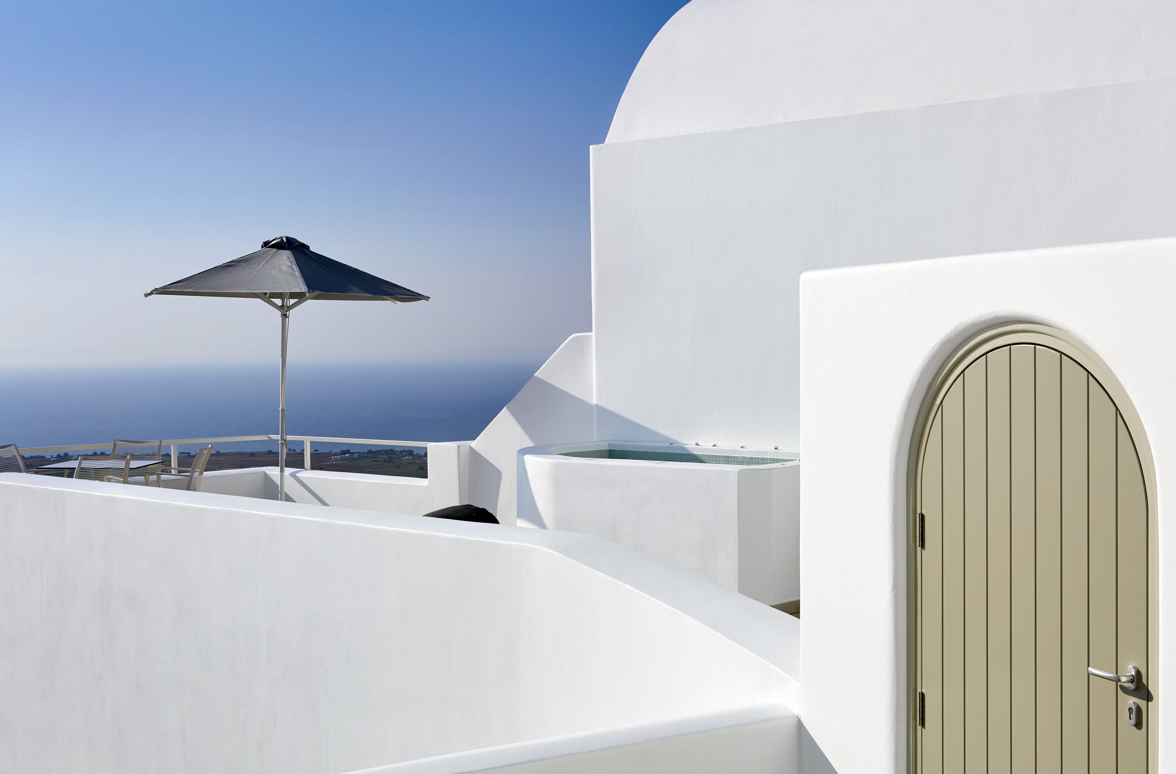 Executive 2 bedroom Suite with Sea View & Outdoor Jacuzzi | Egyptian cotton sheets, premium bedding, memory foam beds, in-room safe