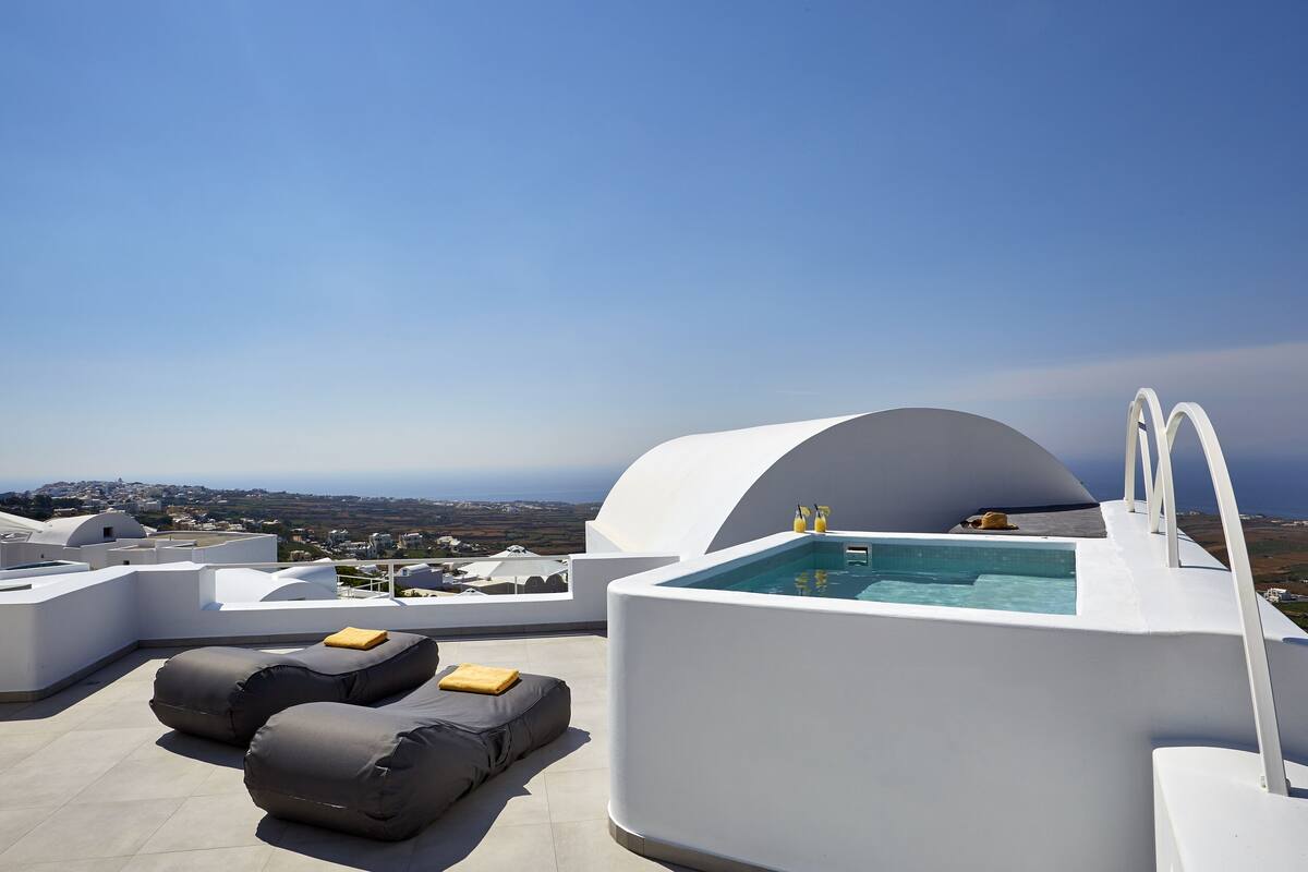 Suite with Sea View & Outdoor Jacuzzi (Aperanto) | 이집트산 면 시트, 고급 침구, 메모리폼 침대, 객실 내 금고