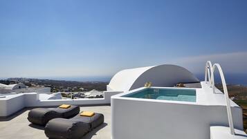 Suite with Sea View & Outdoor Jacuzzi (Aperanto) | Egyptian cotton sheets, premium bedding, memory-foam beds, in-room safe