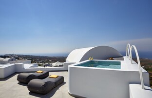 Suite with Sea View & Outdoor Jacuzzi (Aperanto) | Egyptian cotton sheets, premium bedding, memory foam beds, in-room safe