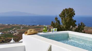 Suite with Sea View & Outdoor Jacuzzi (Duplex) | Egyptian cotton sheets, premium bedding, memory-foam beds, in-room safe