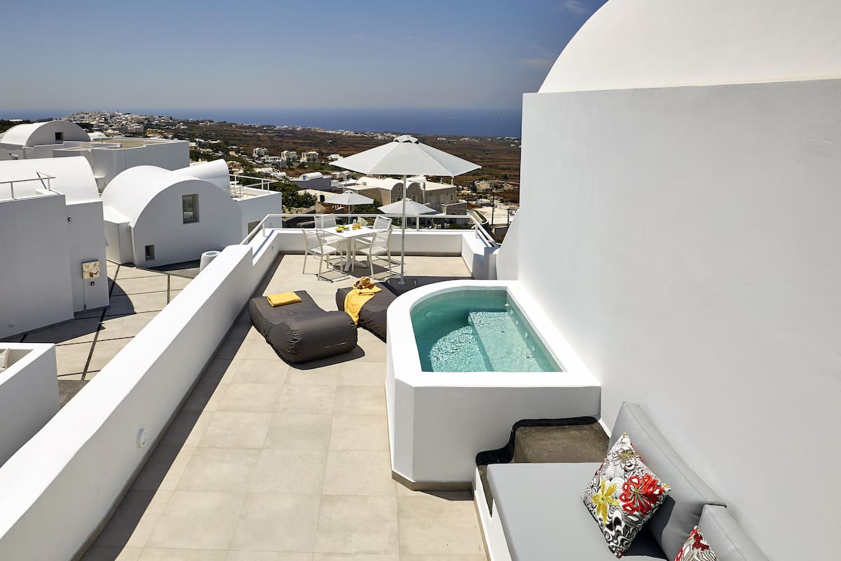 Executive 2 bedroom Suite with Sea View & Outdoor Jacuzzi | 테라스/파티오