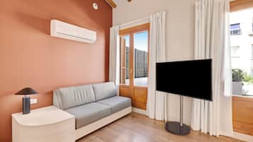 Penthouse, terras, uitzicht op de stad | Luxe beddengoed, een kluis op de kamer, een bureau