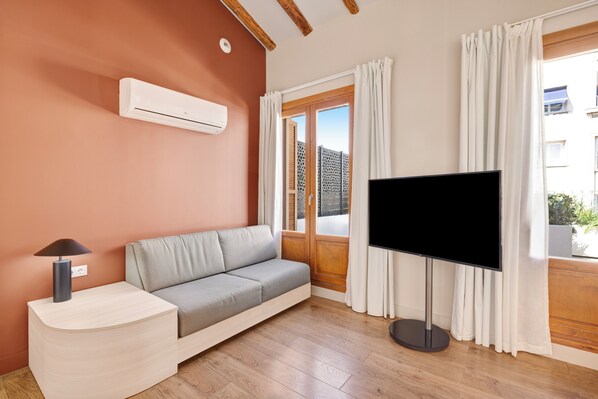 Premium bedding, in-room safe, desk, blackout curtains - B&B Hotel Madrid Centro F46 Apartamentos (Madrid)