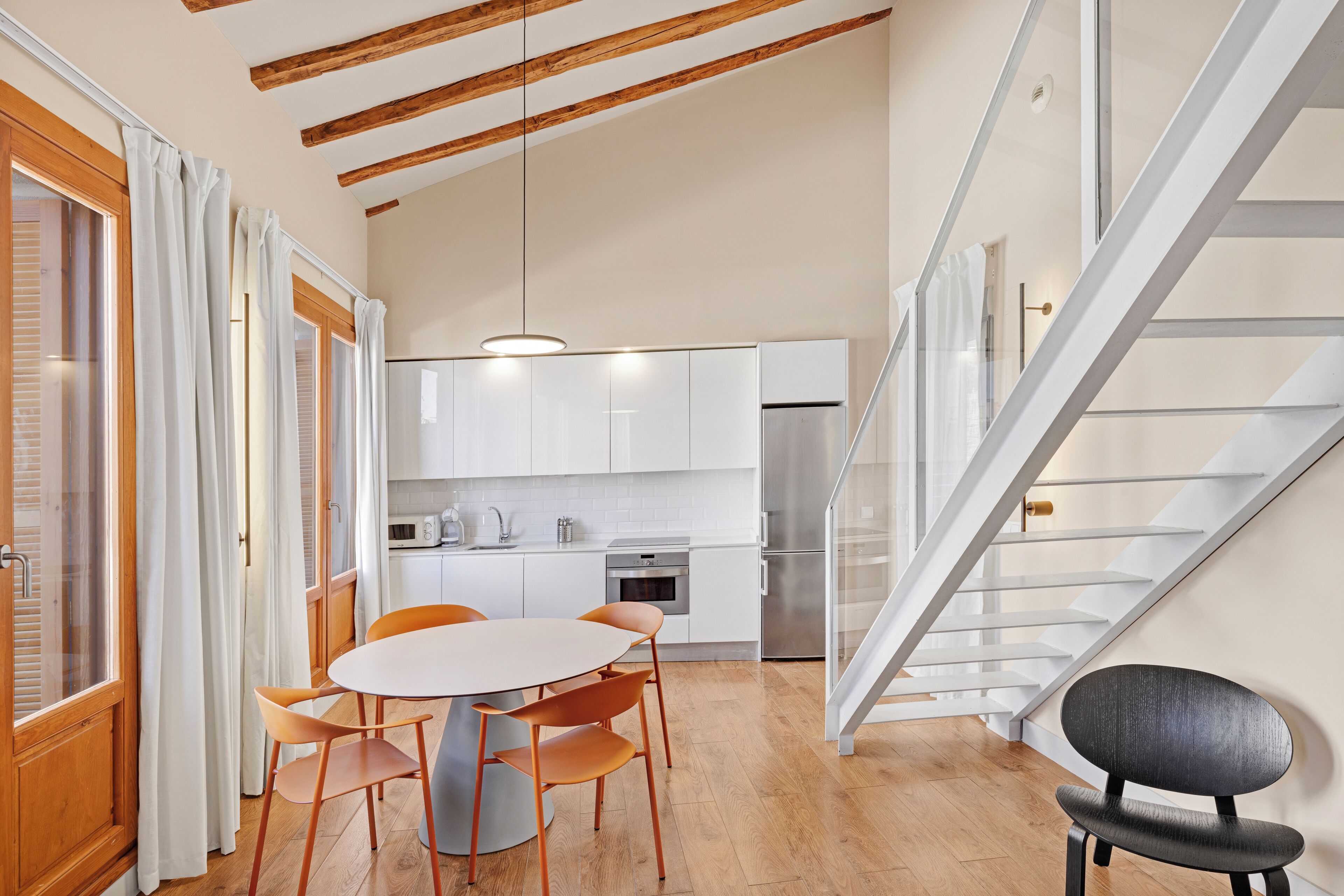 Penthouse, terras, uitzicht op stad | Luxe beddengoed, een kluis op de kamer, een bureau