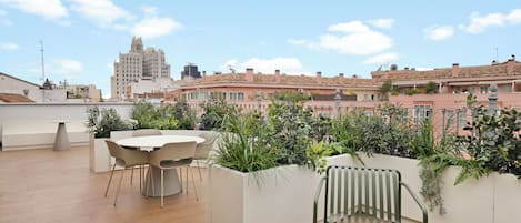 Penthouse, Terrasse, Stadtblick | Hochwertige Bettwaren, Zimmersafe, Schreibtisch, Verdunkelungsvorhänge