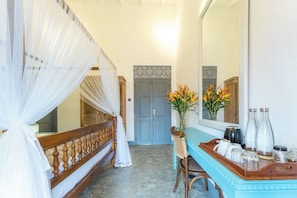 Deluxe Double Room, 1 Bedroom, Smoking, Garden View