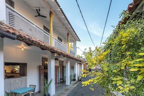 Front of property - Parawa House (Galle)