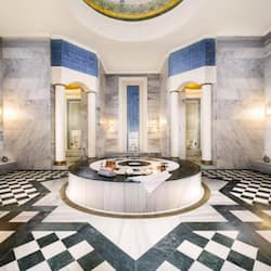 Un sauna, baño turco, manicura y pedicura