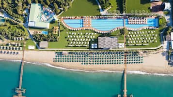 Playa privada, cabañas de uso gratuito, tumbonas y sombrillas