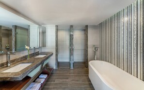 Club Villa, 1 King Bed | Bathroom