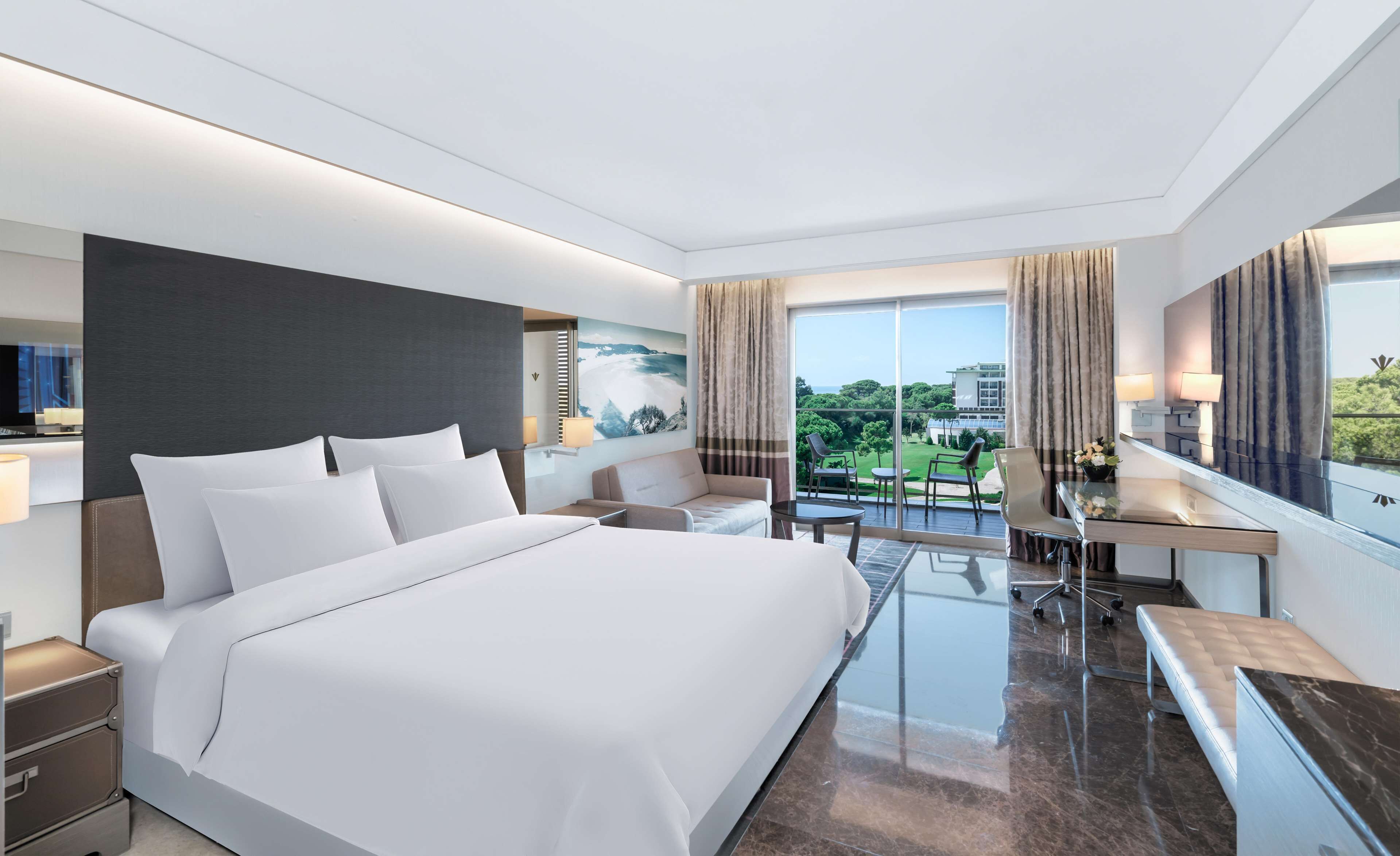 3 عدّة غرف نوم وأغطية فراش متميزة وعناصر مجانية داخل الميني بار