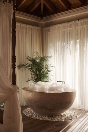 Deep soaking tub, rainfall showerhead, designer toiletries, hair dryer - Club Privé By Rixos Belek - All Inclusive (Serik)