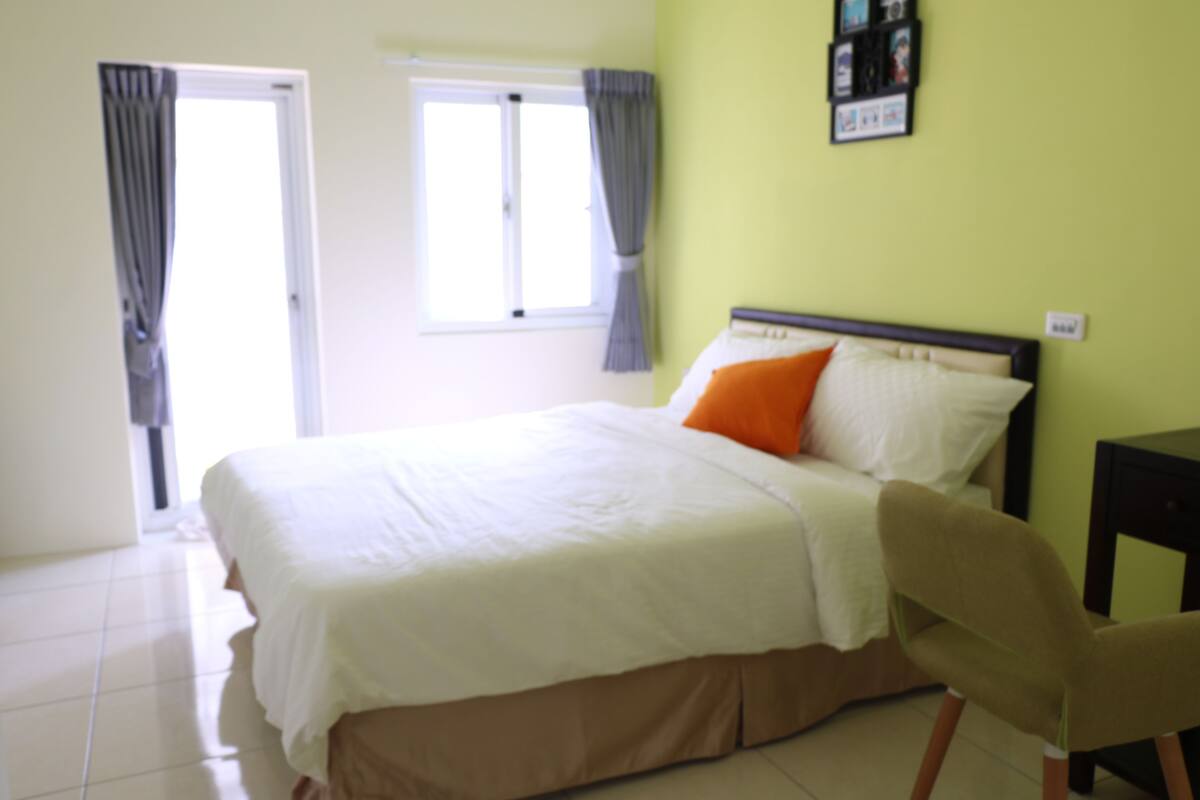 Chambre Double Deluxe | Rideaux occultants, lits pliants/supplémentaires, Wi-Fi gratuit