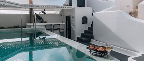 Indoor pool, seasonal outdoor pool, pool loungers
