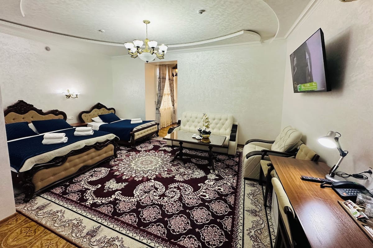 Ropa de cama de alta calidad, minibar y escritorio 