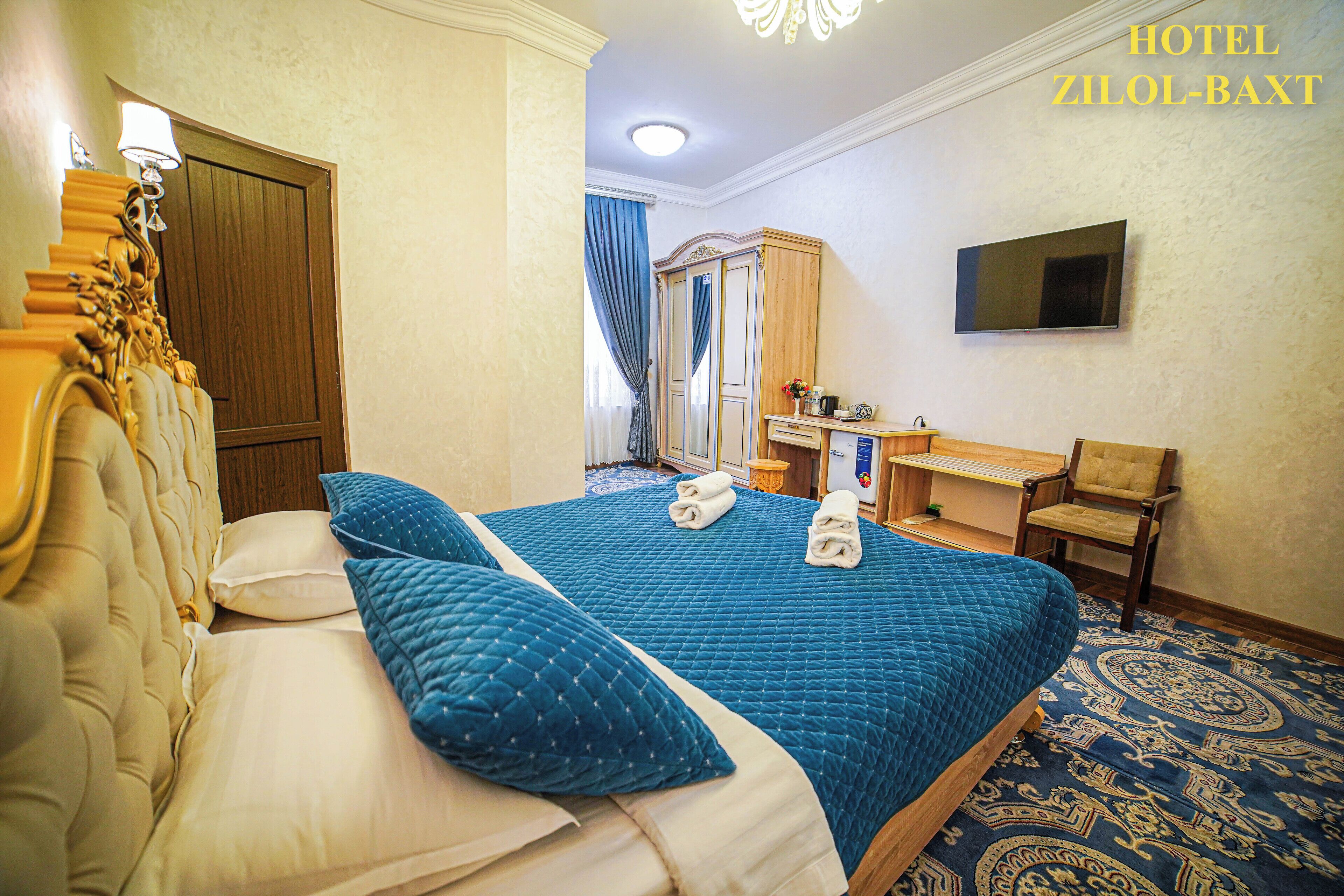 Kahden hengen comfort-huone | Ylelliset vuodevaatteet, minibaari, työpöytä, äänieristys