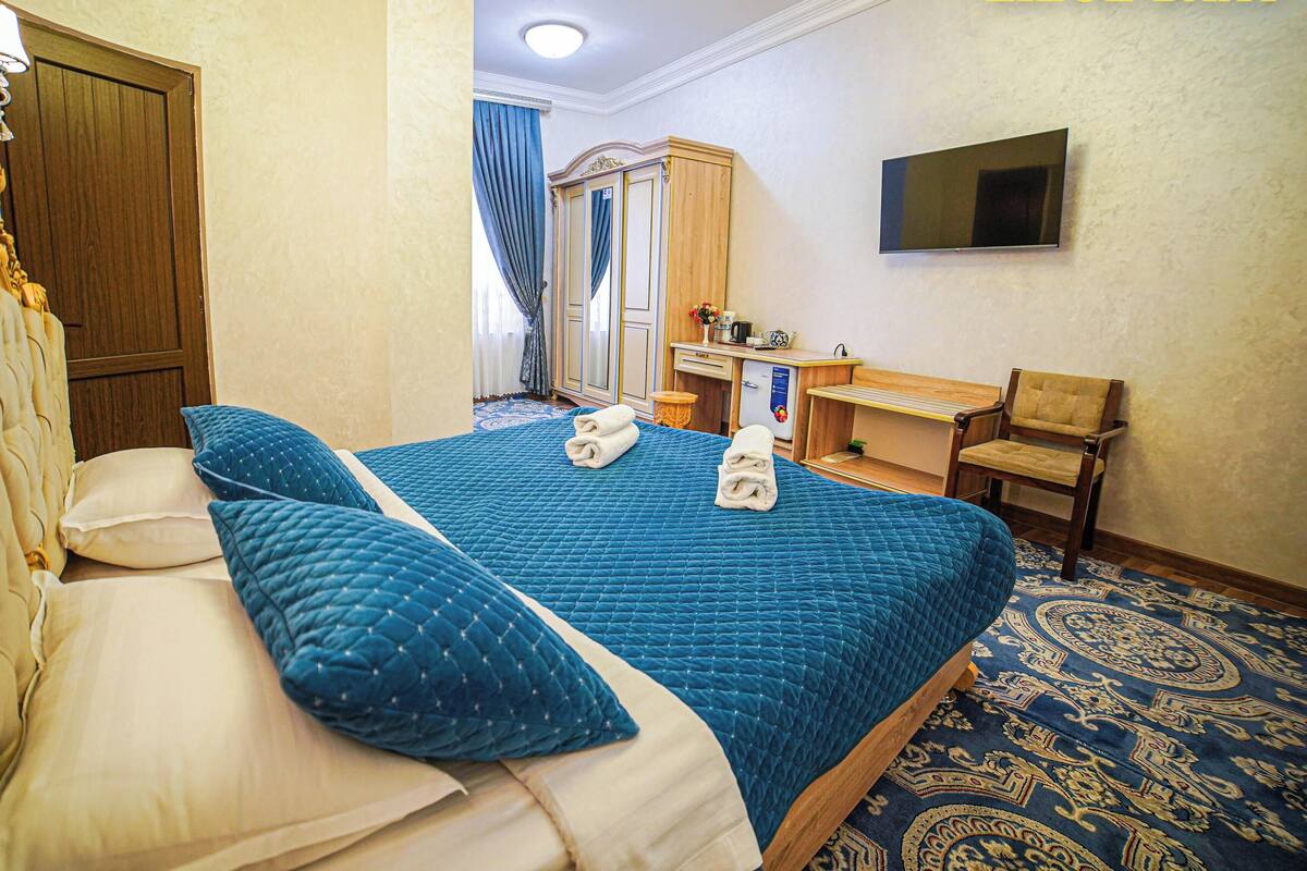 Premium bedding, minibar, desk, soundproofing