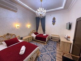 Phòng 2 giường đơn Tiêu chuẩn | Bộ đồ giường cao cấp, minibar, bàn, phòng cách âm 