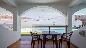 Monolocale, vista piscina | Terrazza/patio