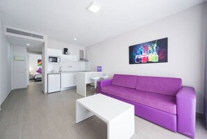 公寓, 1 间卧室, 泳池景观 | 私人厨房 | 大冰箱、微波炉、炉灶、茶具/咖啡用具