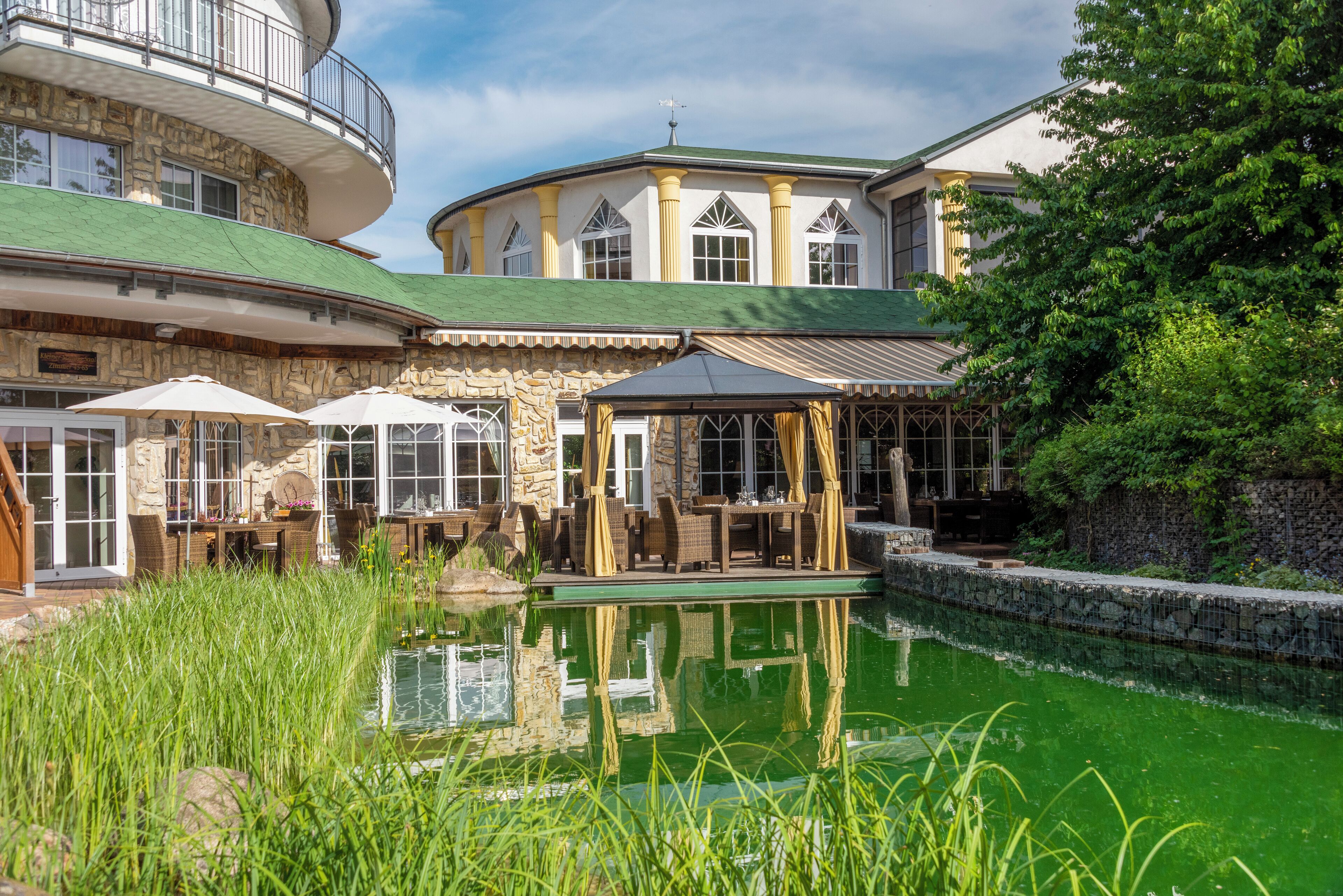 3 restaurants, serveren lunch, diner, lokale en internationale gerechten