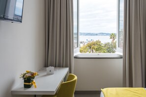 Deluxe Double or Twin Room, Sea View | Bathroom | Free toiletries, hair dryer, bidet, towels - Maison Toledo (Pozzuoli)