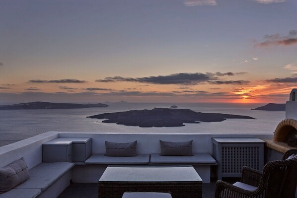 BBQ/picnic area - Villa Dakoronia (Santorini)