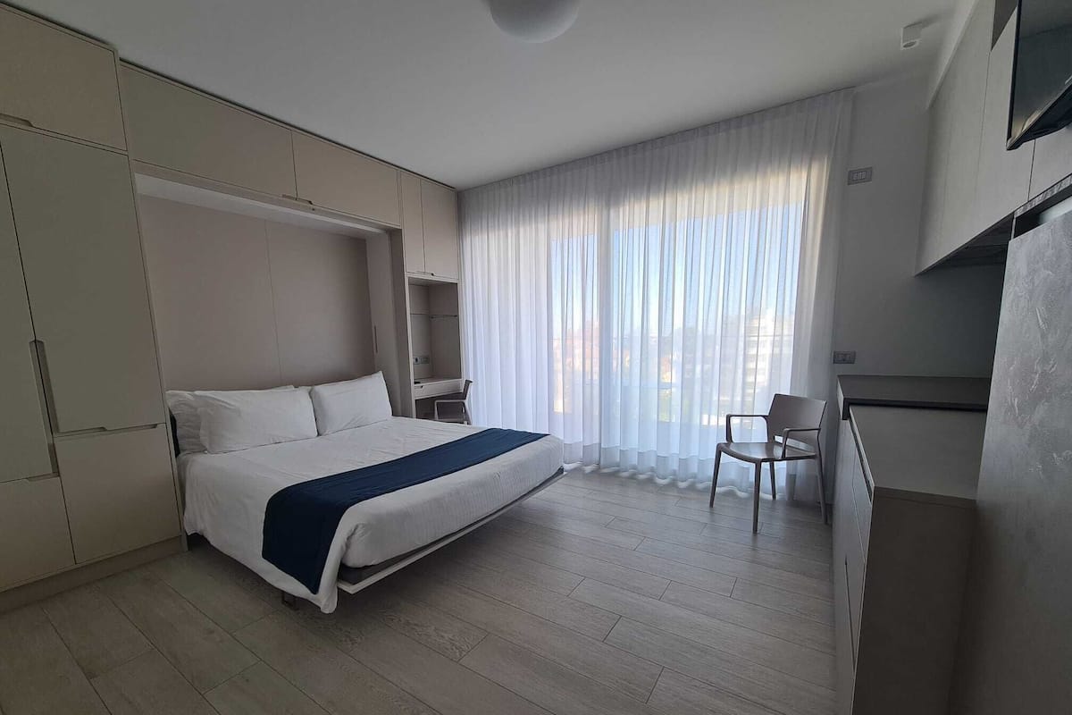 Camera doppia, vista città | Biancheria da letto di alta qualità, copriletto in piuma