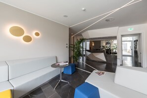 Lobby sitting area - Hesperia Hotel & Residence (Jesolo)