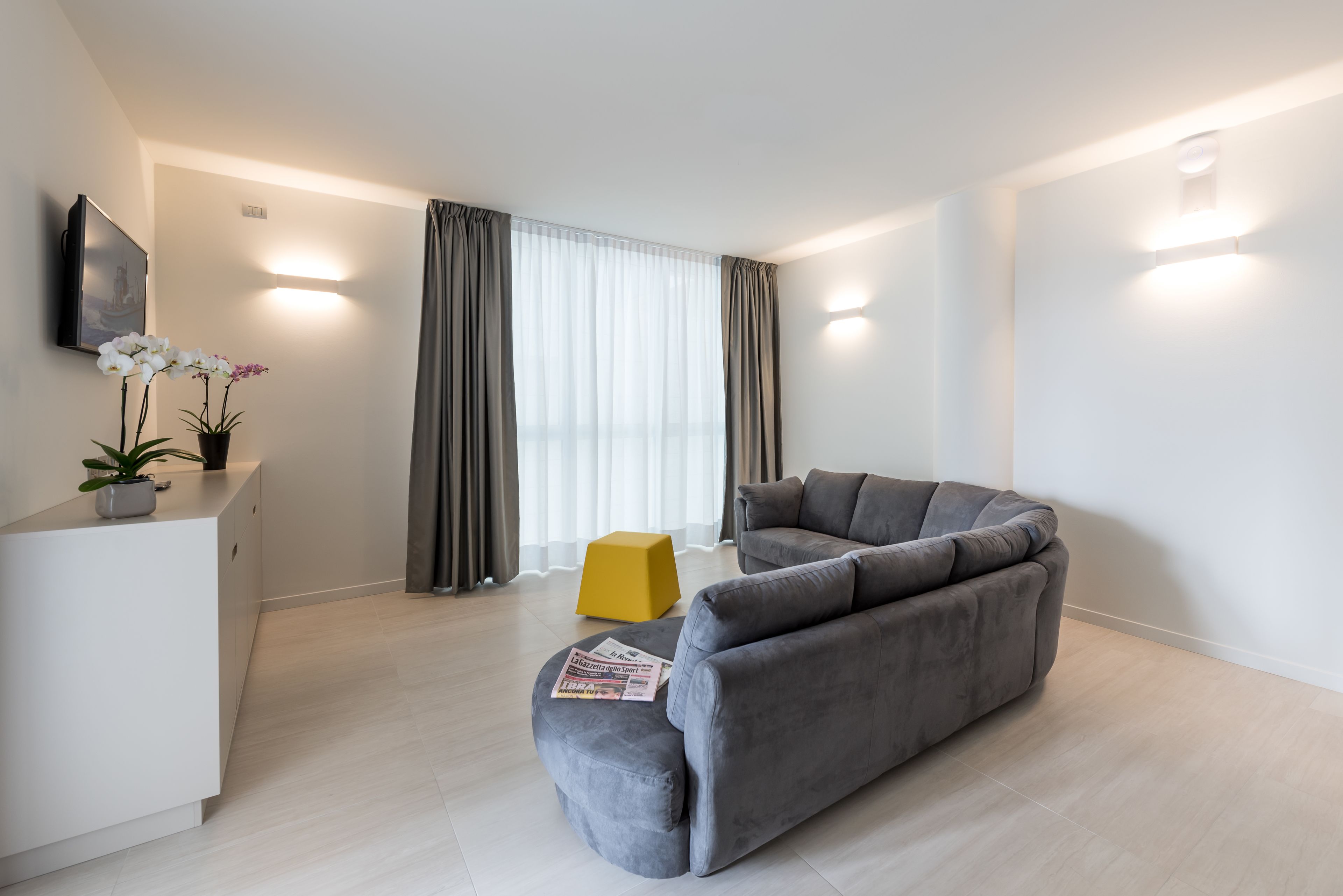 apartment, 3 bedrooms, 2 bathrooms | living room | 32-inch flat-screen tv with satellite channels, tv